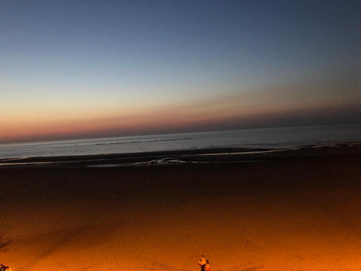 Appartement Sur La Plage De Malo Les Bains Vue Mer Dunkirk Exterior foto